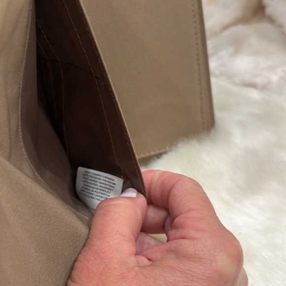 Liz Claiborne Tan and Blue wallet with Elegant Design - Picture 5 of 12